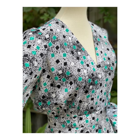 1980s New Wave Wrap Dress Geometric Print Retro Short Sleeve V Neck